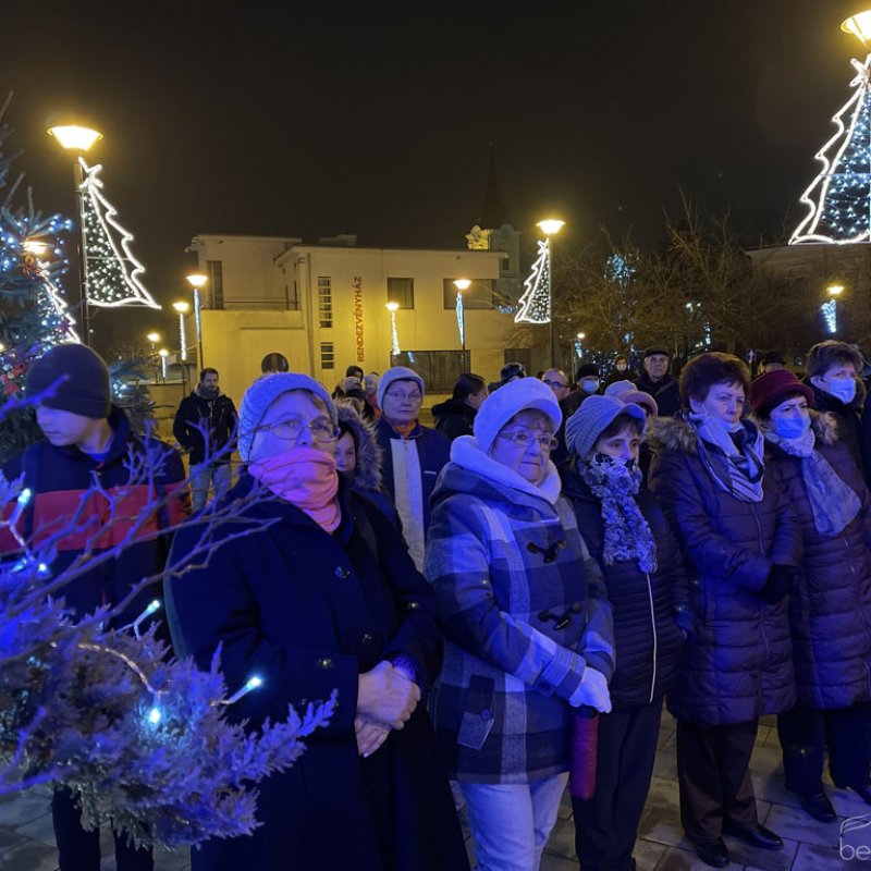 Fellobbant a szeretet lángja 33